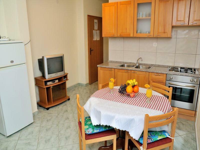 Apartments Mira Rogoznica  Buitenkant foto