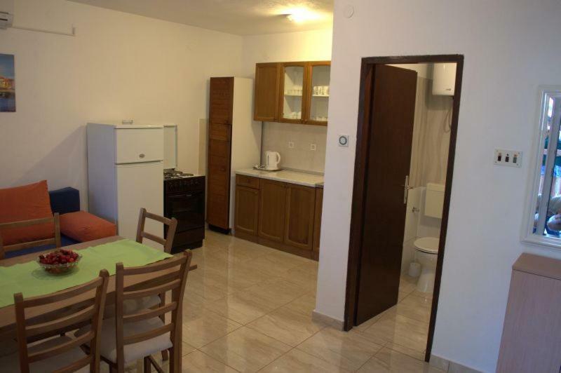 Apartments Mira Rogoznica  Buitenkant foto